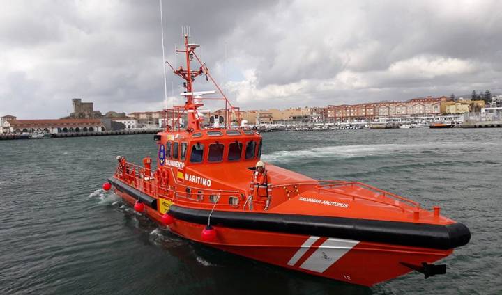 Hallan un cadáver flotando frente a la costa de Almuñécar