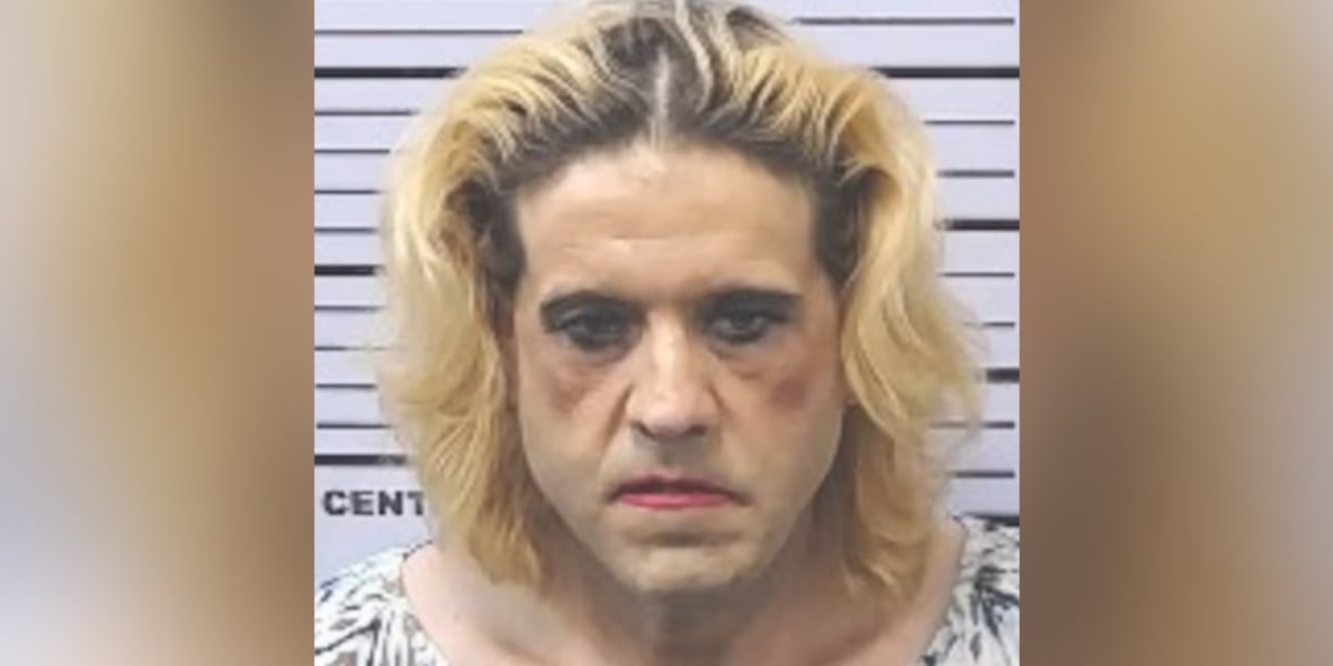 Alleged porch pirate arrested, caught traveling with several stolen packages, authorities say