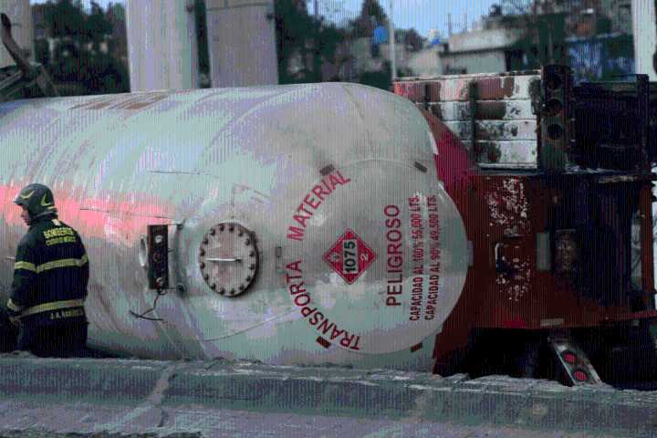 Fiscalía confirma que exceso de velocidad causó explosión de pipa en Iztapalapa