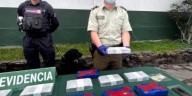 Decomisan más de 20 kilos de cocaína y miles de pastillas de éxtasis en vehículo peruano en la frontera con Chile