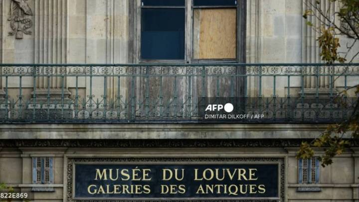 Caen 2 presuntos ladrones de joyas del Museo Louvre