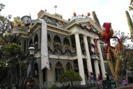 Woman dies after riding Haunted Mansion at Disneyland