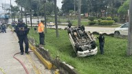 Dos lesionados tras volcadura de camioneta en el bulevar Tratados de Córdoba