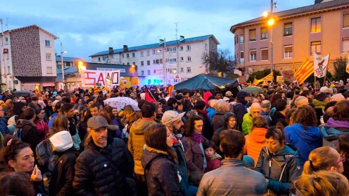 Jaca grita al unísono por "una Montaña Digna" en una manifestación multitudinaria