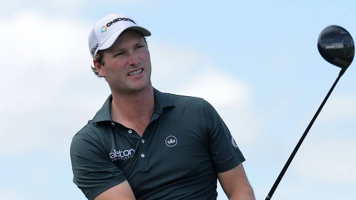 PGA Tour golfer Vince Whaley nails shot in front of alligator