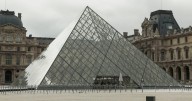 ‘Robo del siglo’ en museo de Louvre: Joyas valen 88 millones de euros... pero ‘no se pueden revender’