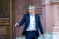 Caputo llegó a Washington para reunirse con Bessent y definir la ayuda de EE.UU.