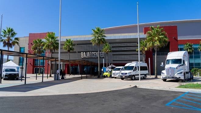 Roban 2.5 millones de pesos a Baja Center; sospechan de empleados