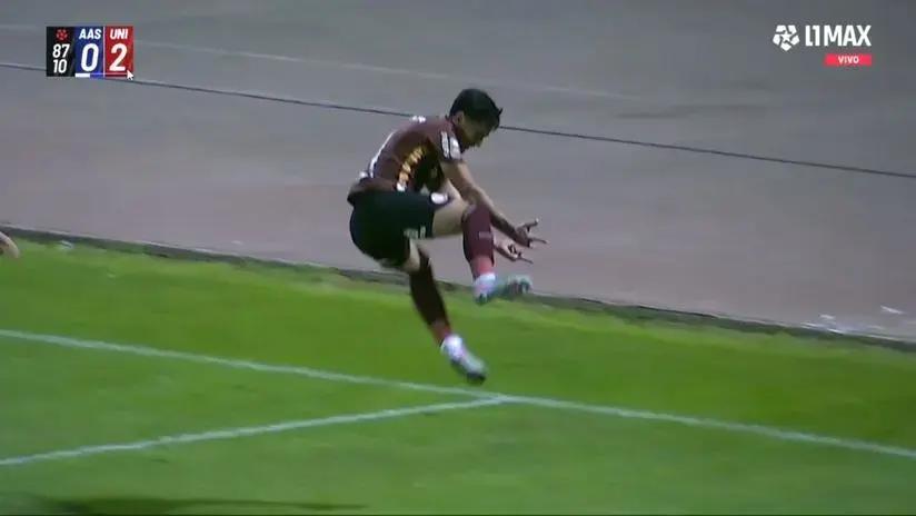 El banco también se hizo presente: el Tunche Rivera marcó el 2-0 de Universitario en Trujillo [VIDEO]