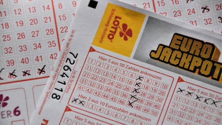 Un obrero gana más de un millón en la lotería, deja su trabajo y acaba en el hospital por salir mucho de fiesta: "Creo que lo hice mal"