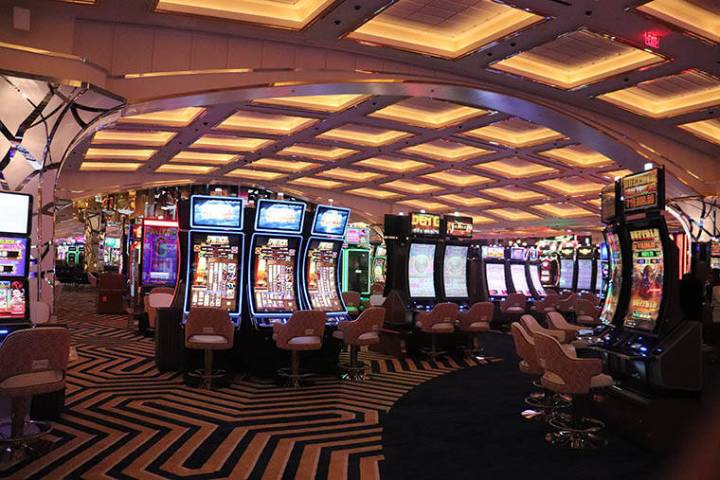 Vegas Advisor: 2 casinos flip-flop on parking fees