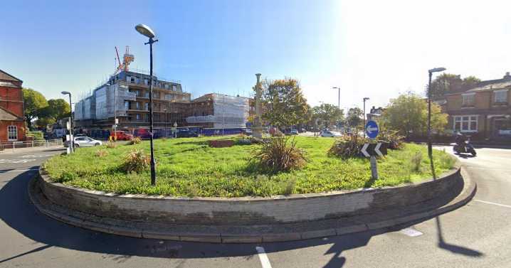 People keep crashing at South London roundabout but council's being urged not to remove it