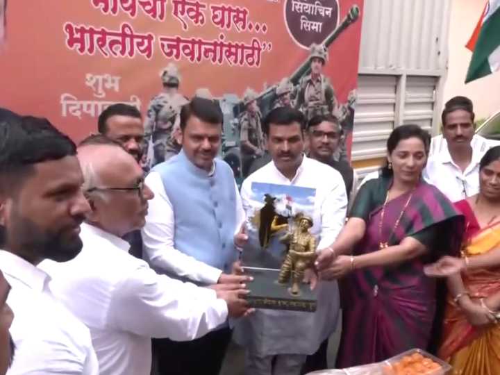 Maharashtra CM flags off trucks carrying Diwali sweets for soldie