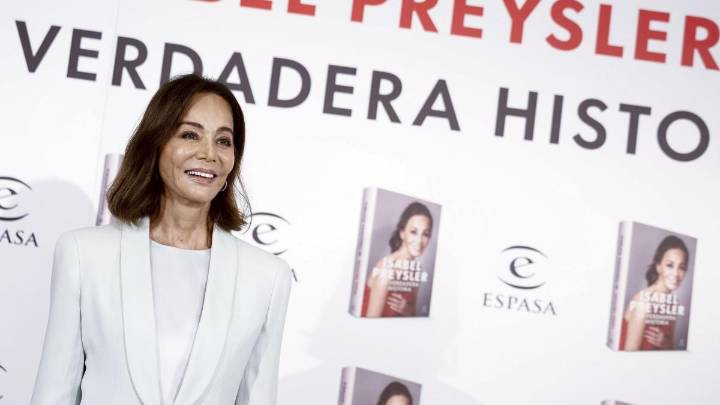 Los mensajes que esconde el traje de Isabel Preysler en la presentación de su libro
