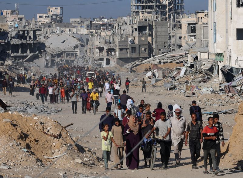 Gazans stream back home as Israel-Hamas ceasefire holds