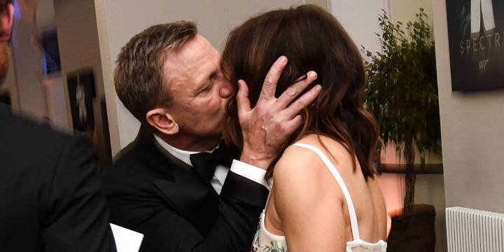 16 Secret Celebrity Couples Keeping Love Under Wraps