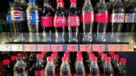 Por acuerdo con refresqueros, Salud propone a diputados reducir el IEPS a bebidas “sin calorías”