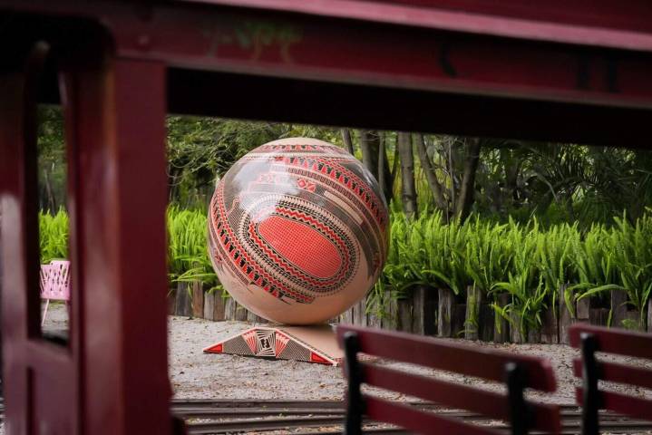 Esferas monumentales de Mata Ortiz conquistan la Ciudad de México