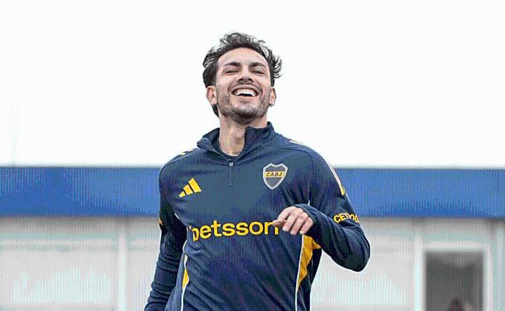 Leandro Paredes le regaló su camiseta de Boca a una leyenda europea