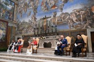 Exhibe Capilla Sixtina tapices de Rafael por visita de Carlos III