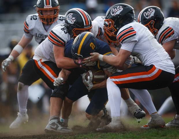 Hudson Schrader’s pair of picks sets the tone as Los Gatos suffocates Menlo School’s offense in shutout win