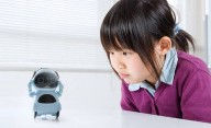Viral | Una niña china se despidió entre lágrimas de su robot de IA y conmovió al mundo
