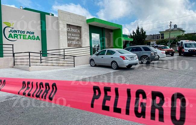 Joven pierde la vida en clínica de Arteaga luego de presentar malestares en anexo; familia trató de ayudarlo