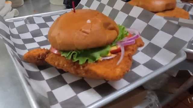 Hometown Heroes in Grinnell wins Iowa's best tenderloin contest