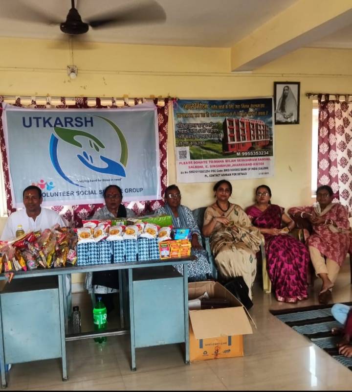 Utkarsh spreads Diwali cheer at Mahamilan Ashram