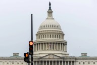 Casa Blanca congela fondos de estados gobernados por demócratas luego de paralización en EU
