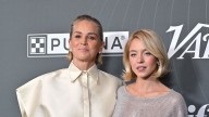 Sharon Stone defiende a Sydney Sweeney y le declara que «ser sexy está totalmente permitido» en medio de una controversia ardiente