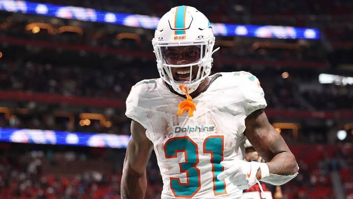 Dolphins' Ollie Gordon II irate after penalty