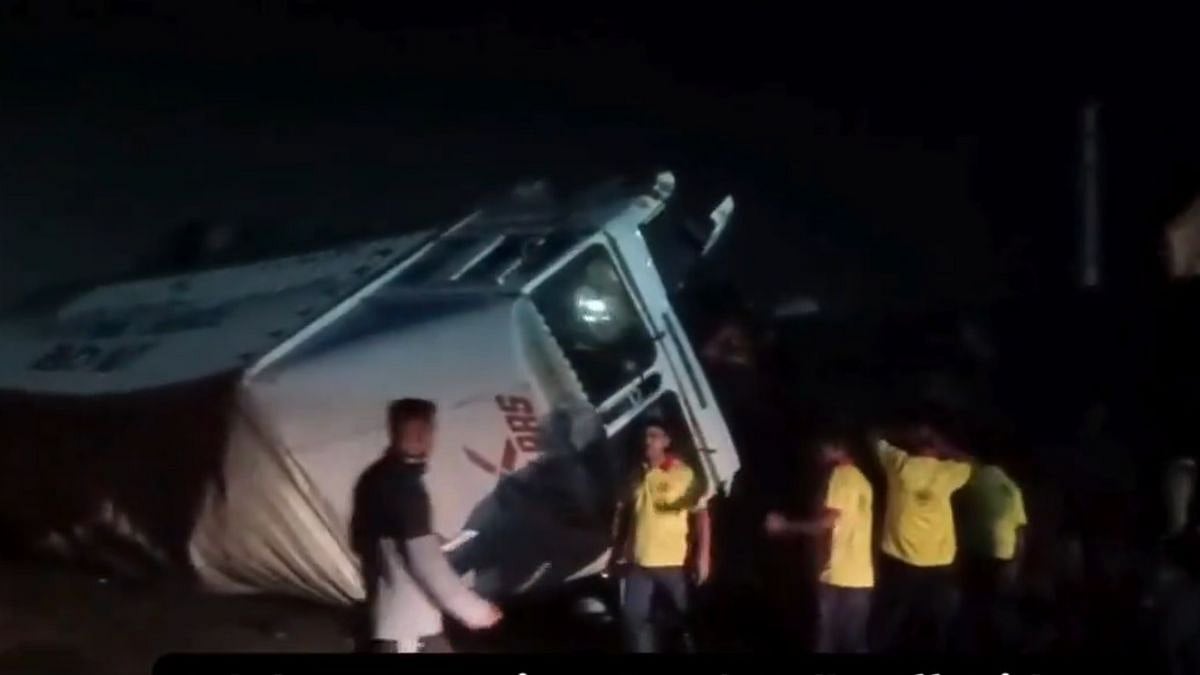 Palghar News: One Woman Killed, 4 Others Injured After Container Truck Falls Off Bridge In Nalasopara