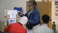 Avanzan las elecciones legislativas en el país: votó el 58.5 % Los comicios ponen en juego 127 bancas de la Cámara de Diputados y 24 del Senado. La novedad principal es el debut de la Boleta Única de 