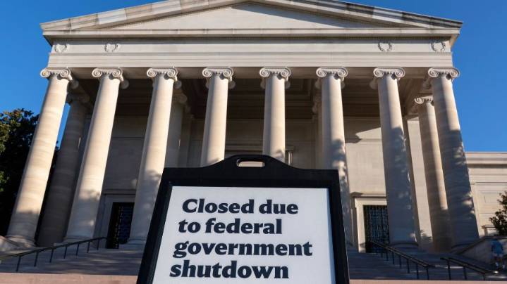 Trump administration threatens no back pay for federal workers