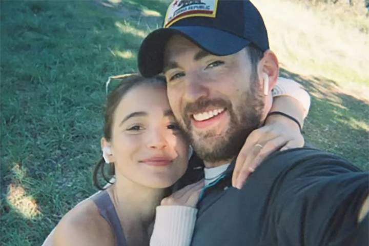 Estricto secreto. Chris Evans y su esposa, Alba Baptista, se convirtieron en padres primerizos