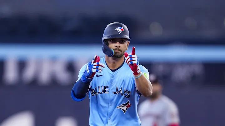 Azulejos de Toronto aplastaron a Marineros y apretaron la carrera en la final de la Liga Americana