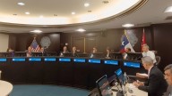 Por miedo a perder fondos estatales, votan para borrar el mural de la calle Victoria