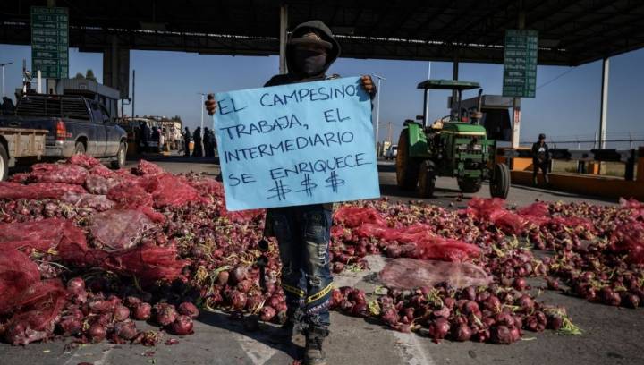 Sheinbaum acusa intereses políticos detrás de cierres carreteros de agricultores