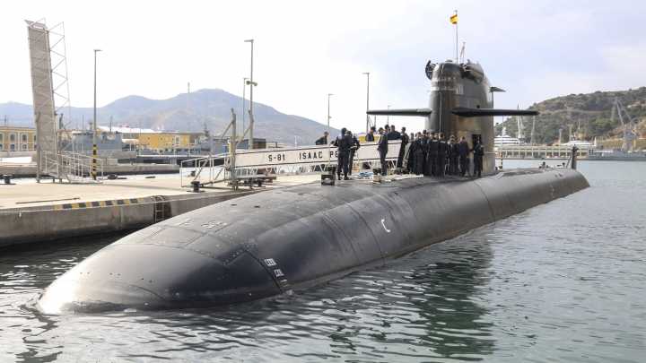 España pone a flote el submarino Narciso Monturiol, el segundo de la clase S