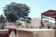 Alistan el Cementerio de Mariara para el Día de los Muertos