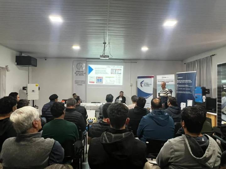 Realizaron charla sobre generación solar fotovoltaica y eficiencia energética
