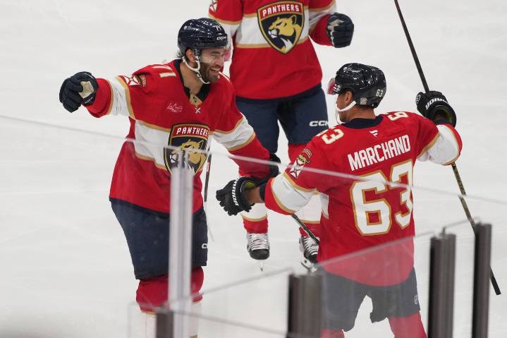 Marchand scores game-winner as Panthers beat Flyers 2