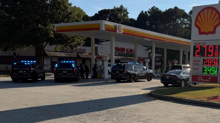 Man hurt in crossfire during shootout in DeKalb County