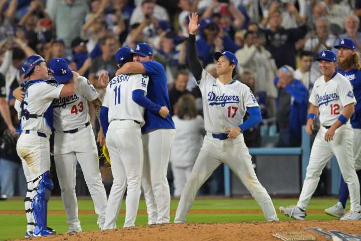 Dodgers avanzan a su segunda Serie Mundial seguida con tres jonrones de Ohtani