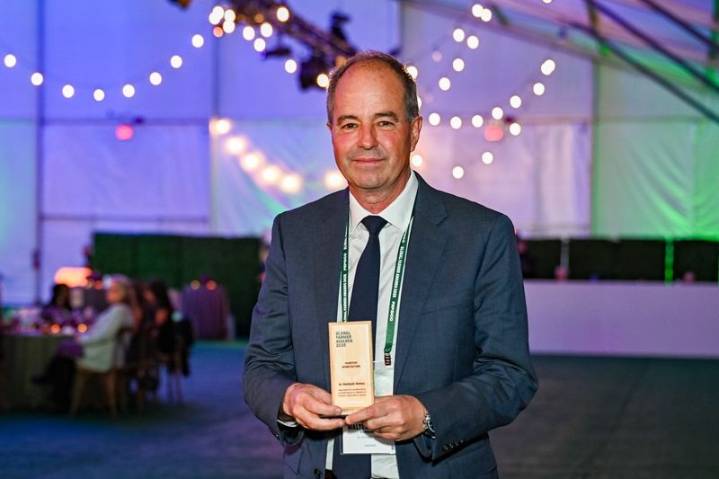 De Otamendi al mundo: premian a productor papero por prácticas sostenibles