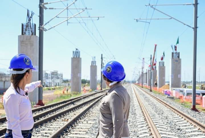 Supervisan Sheinbaum y Delfina avances del Tren México