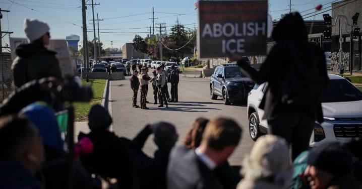 El activista que desenmascara a los agentes de inmigración de Estados Unidos