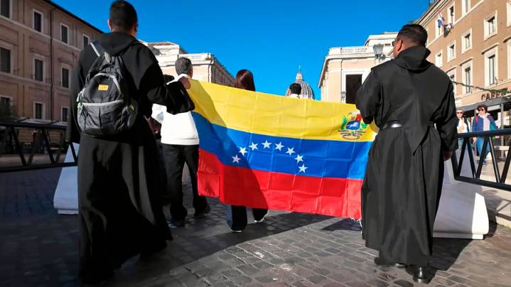 Venezolanos asisten al Vaticano en la víspera de la canonización de José Gregorio Hernández y Carmen Rendiles