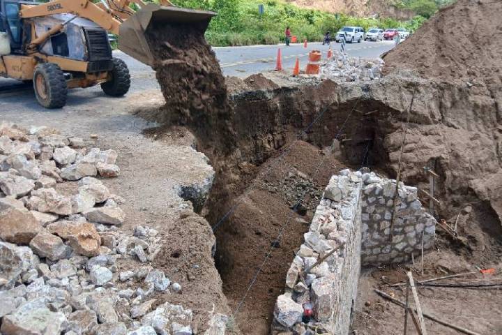 Jalisco activa protocolos viales por paso de 'Raymond'